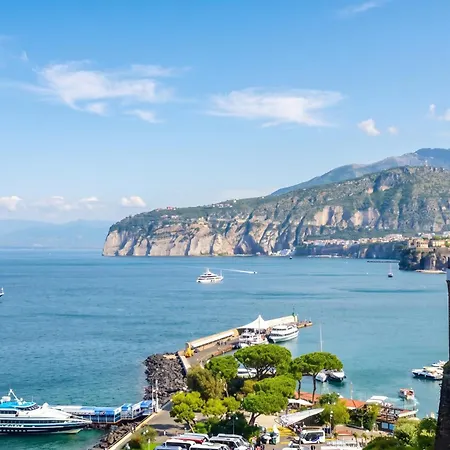 Charming With Sea View In - 35 Sqm + Terrace Apartment Sorrent